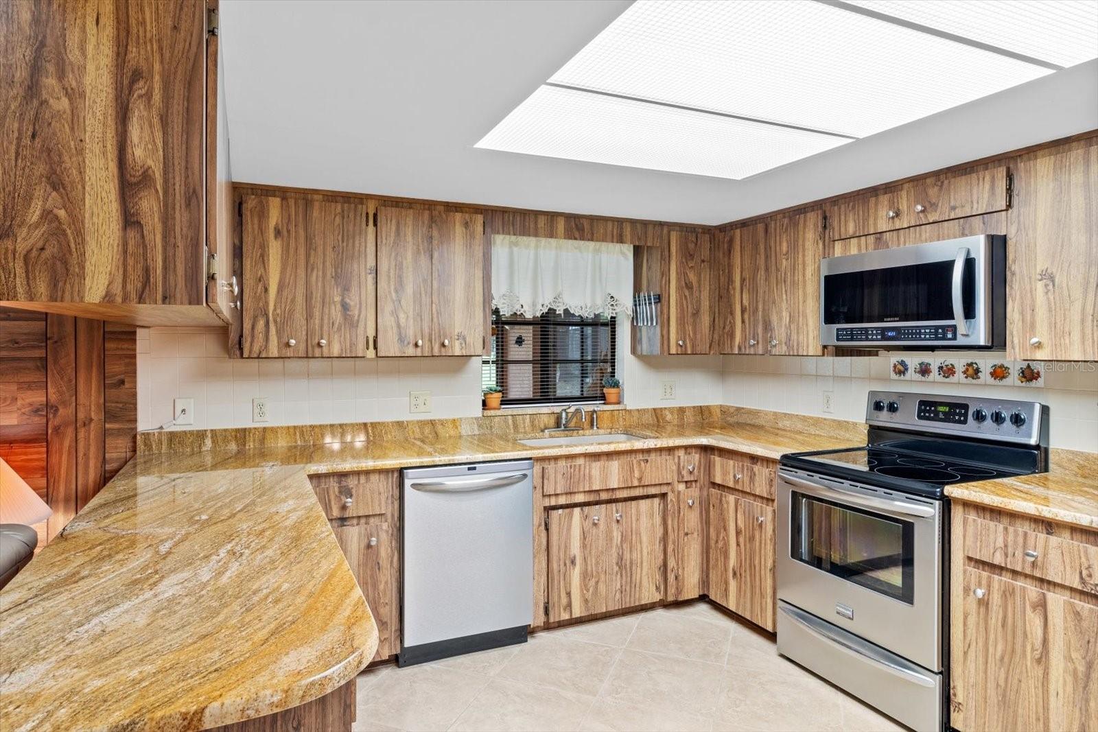 12355 S GLADIOLUS PT, FLORAL CITY, FL, 34436
