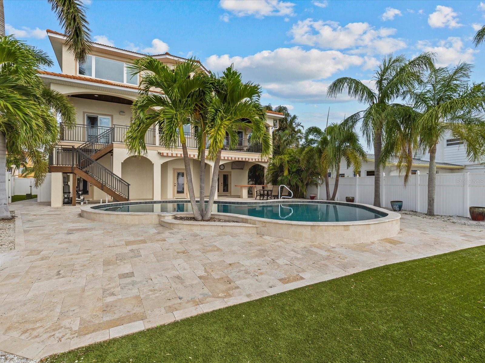 100 DRIFTWOOD DR W, PALM HARBOR, FL, 34683