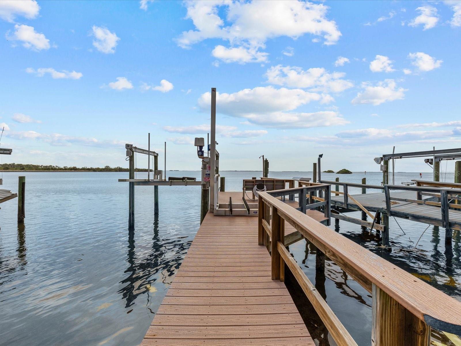 100 DRIFTWOOD DR W, PALM HARBOR, FL, 34683