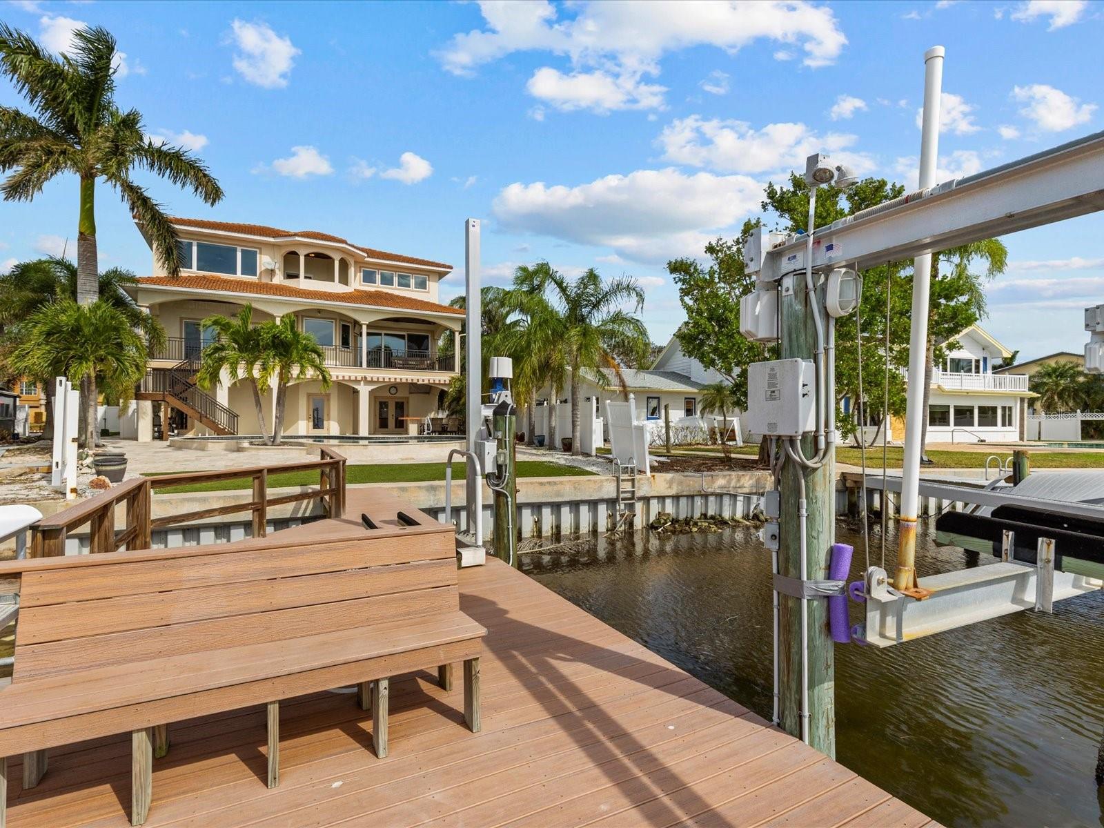 100 DRIFTWOOD DR W, PALM HARBOR, FL, 34683