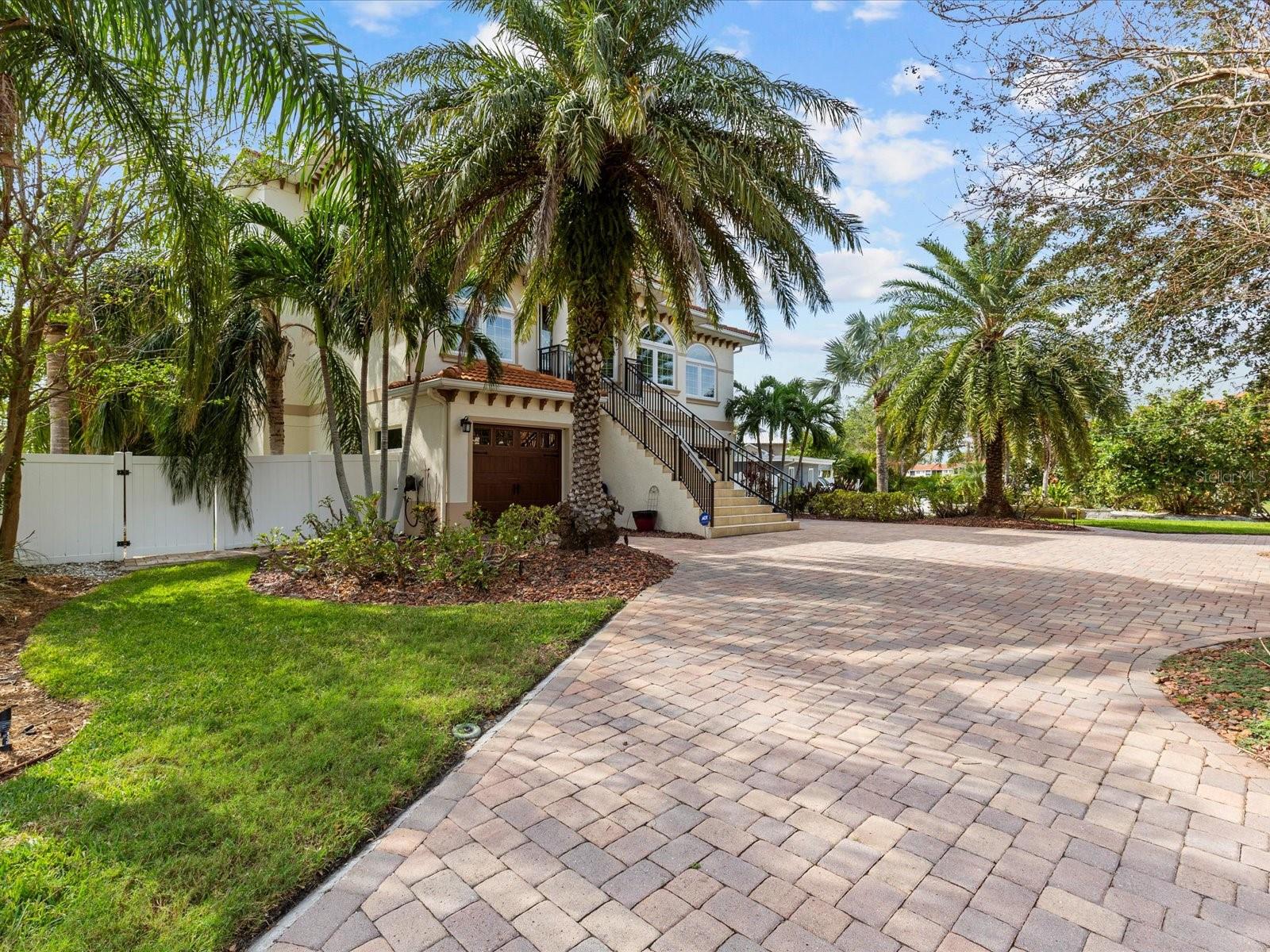 100 DRIFTWOOD DR W, PALM HARBOR, FL, 34683