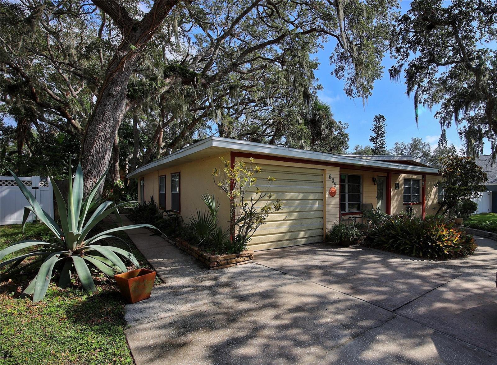 635 YUPON AVE, NEW SMYRNA BEACH, FL, 32169