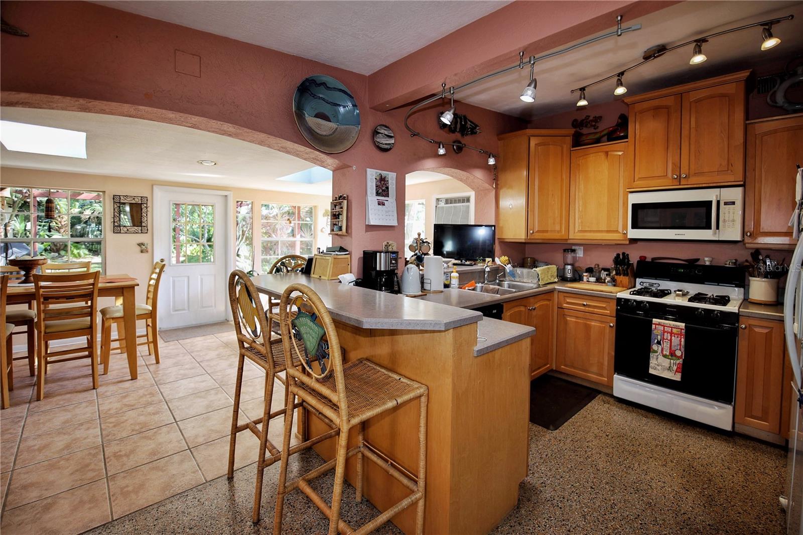 635 YUPON AVE, NEW SMYRNA BEACH, FL, 32169