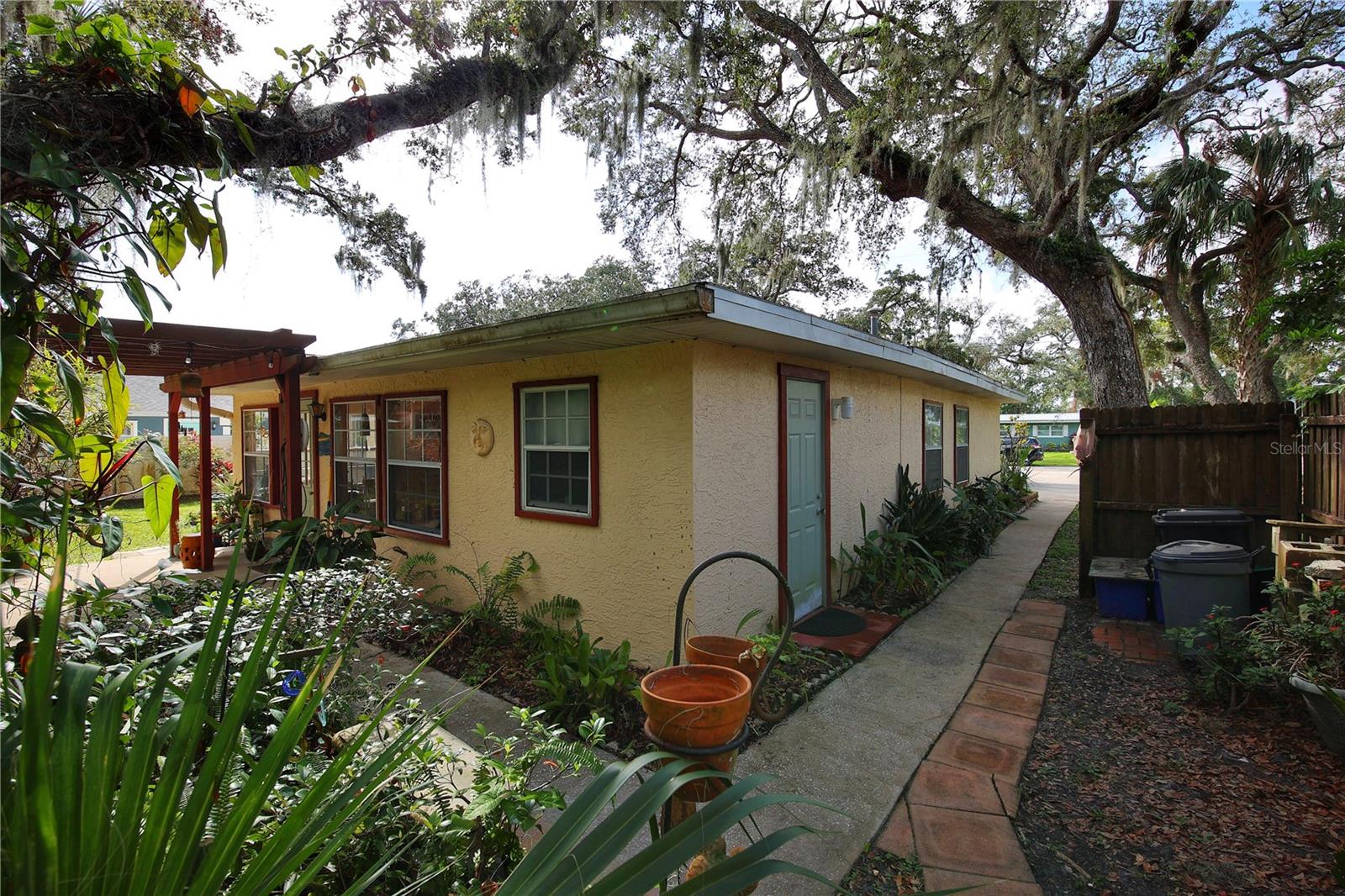 635 YUPON AVE, NEW SMYRNA BEACH, FL, 32169