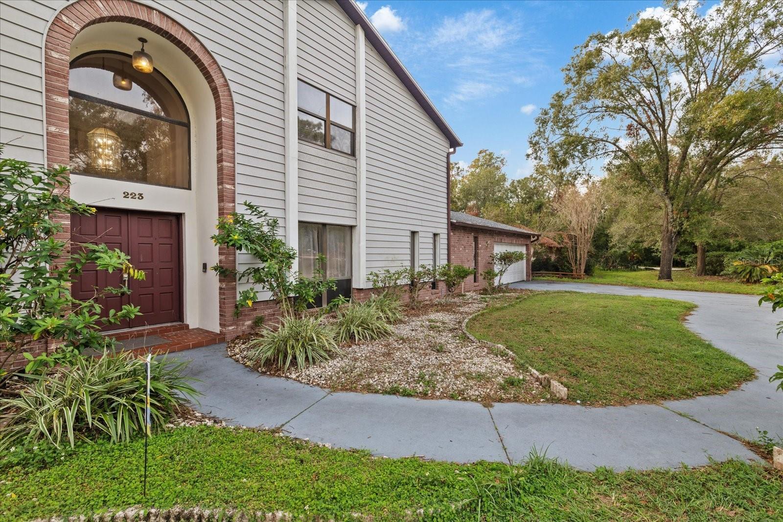 223 S RIVERHILLS DR, TEMPLE TERRACE, FL, 33617