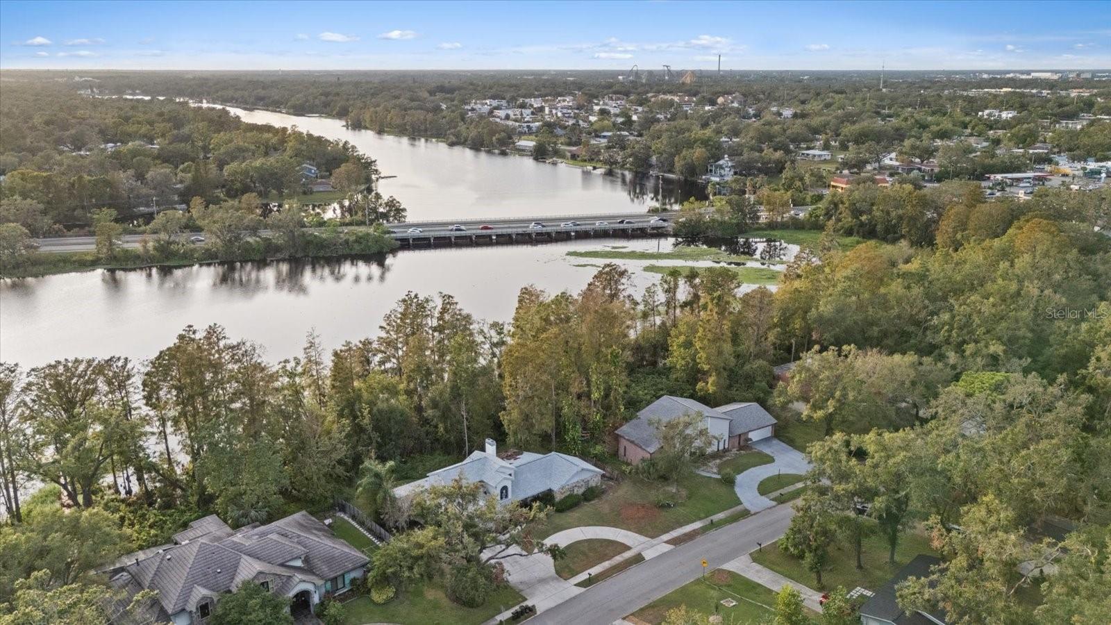 223 S RIVERHILLS DR, TEMPLE TERRACE, FL, 33617