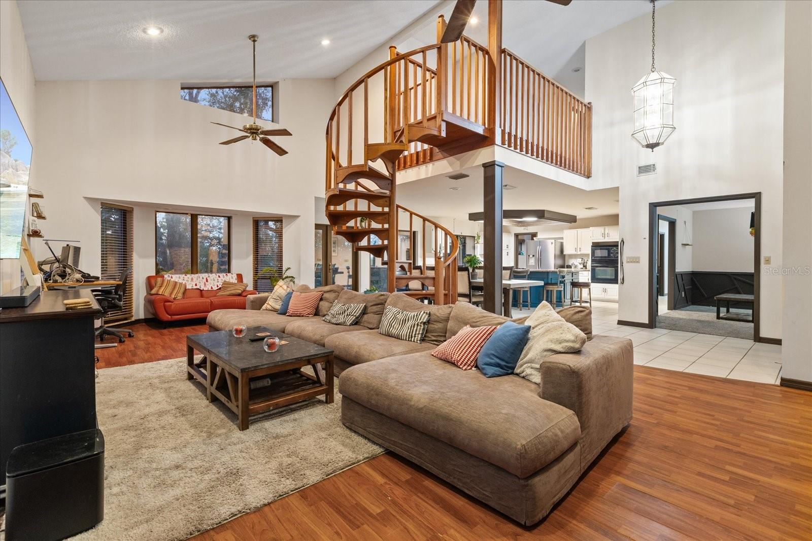 223 S RIVERHILLS DR, TEMPLE TERRACE, FL, 33617