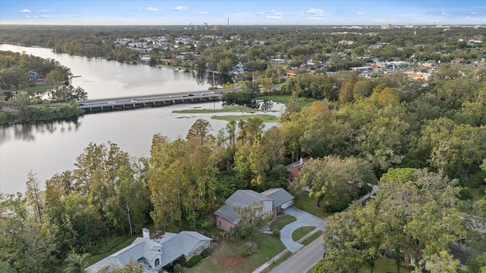 223 S RIVERHILLS DR, TEMPLE TERRACE, FL, 33617