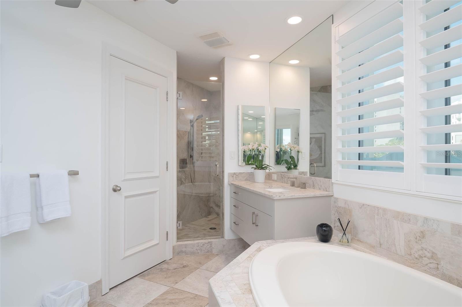 340 S PALM AVE #11, SARASOTA, FL, 34236