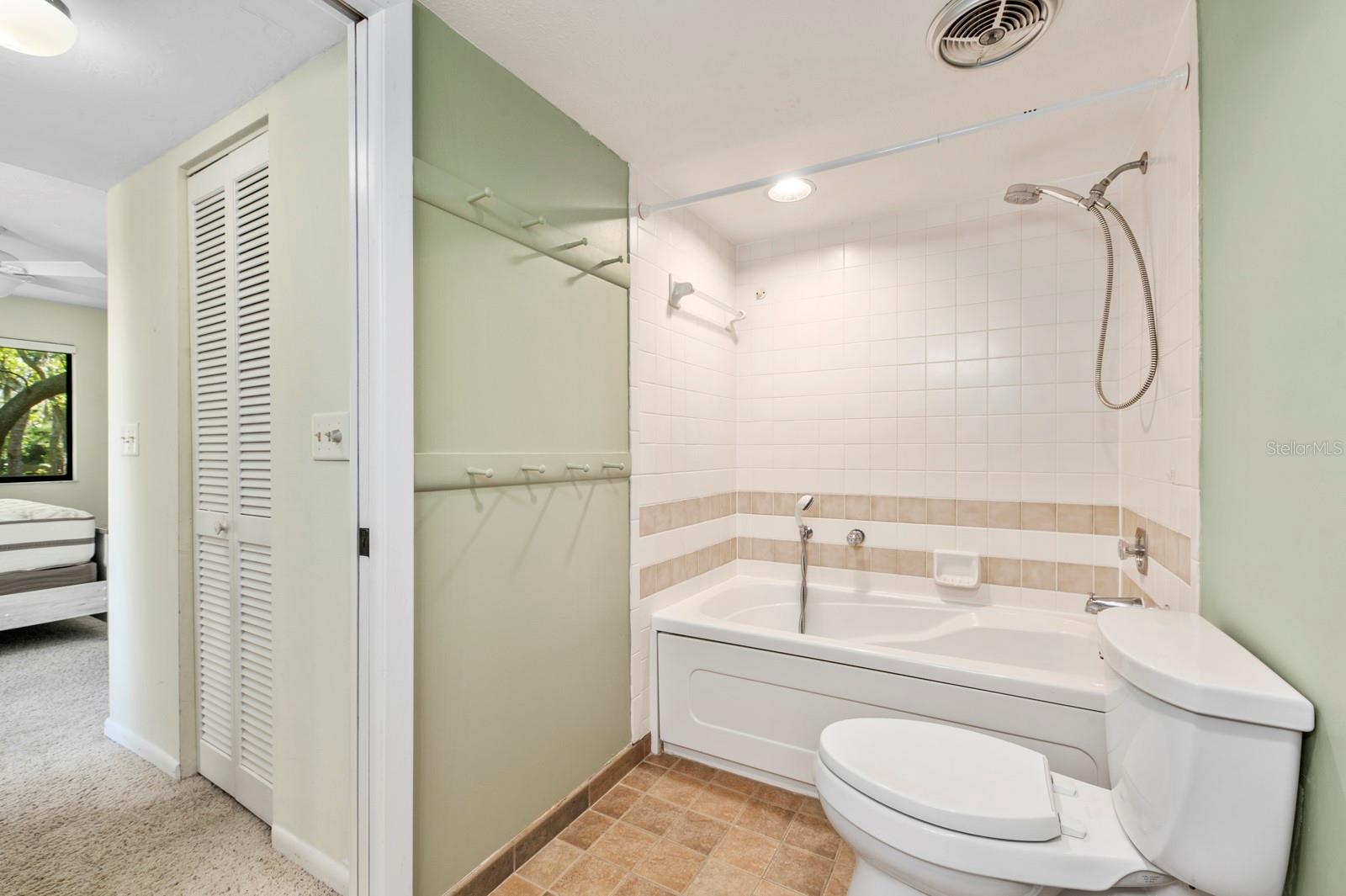 1608 BAYHOUSE POINT DR #401, SARASOTA, FL, 34231