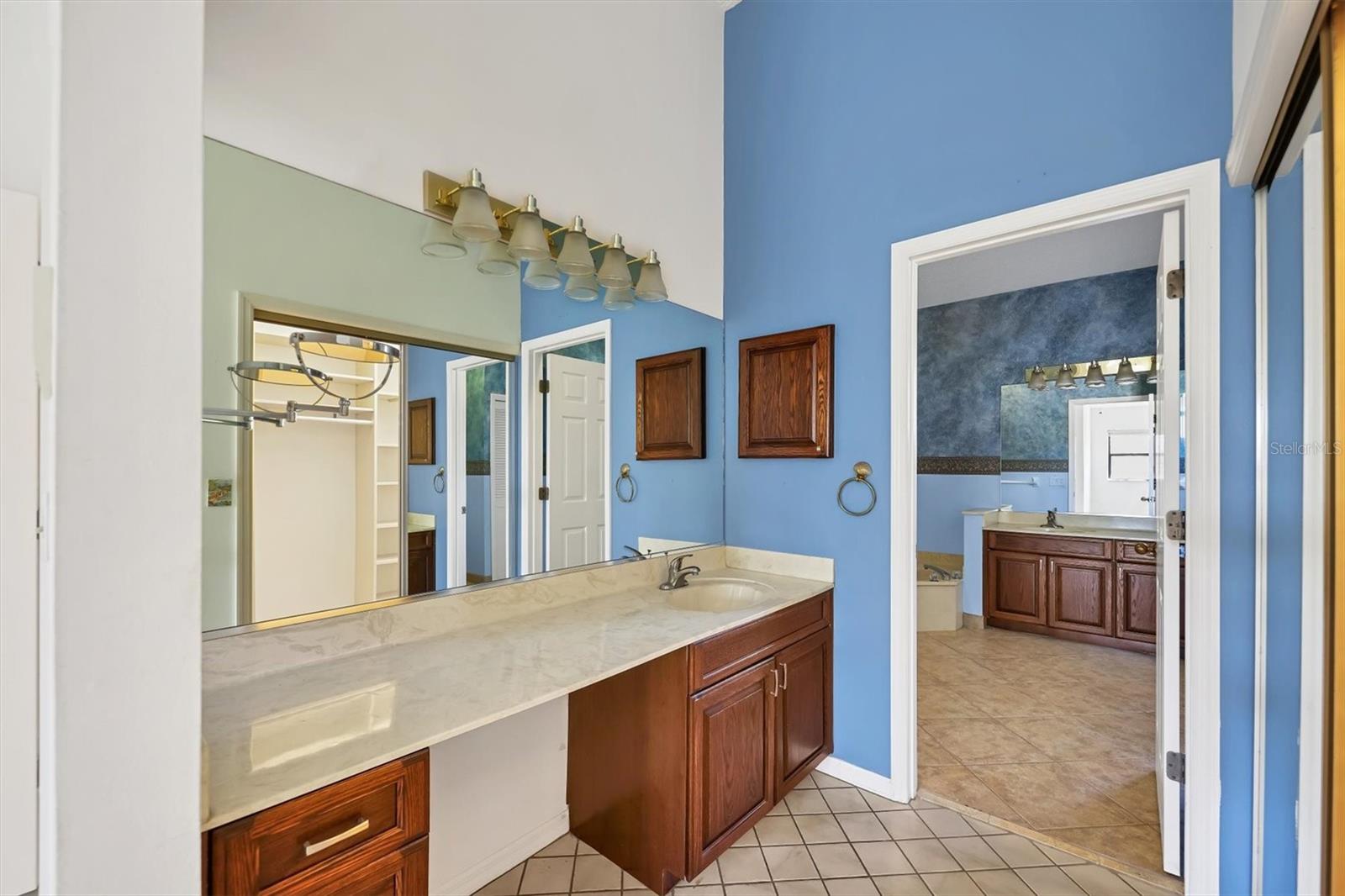 1676 STARLING DR #202, SARASOTA, FL, 34231