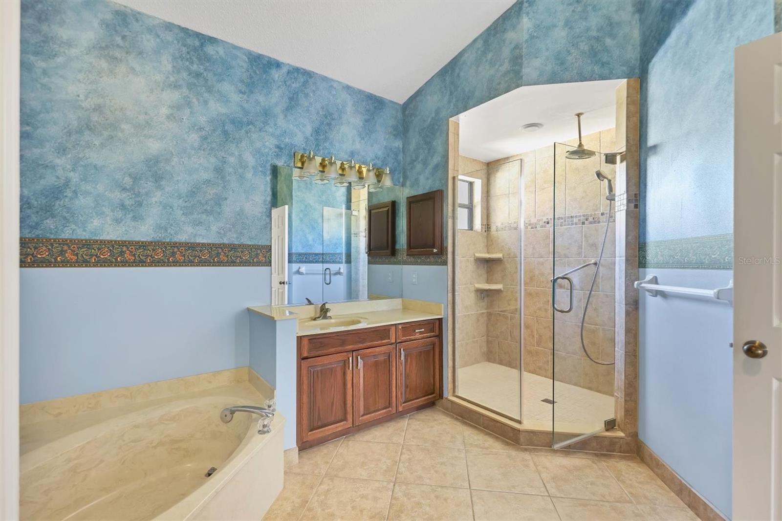 1676 STARLING DR #202, SARASOTA, FL, 34231