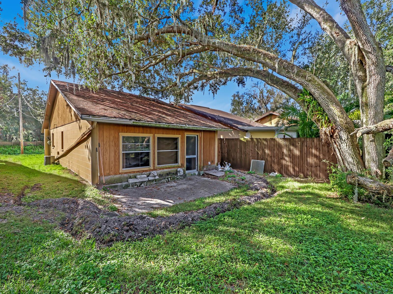 1057 OLD SOUTH DR, LAKELAND, FL, 33811