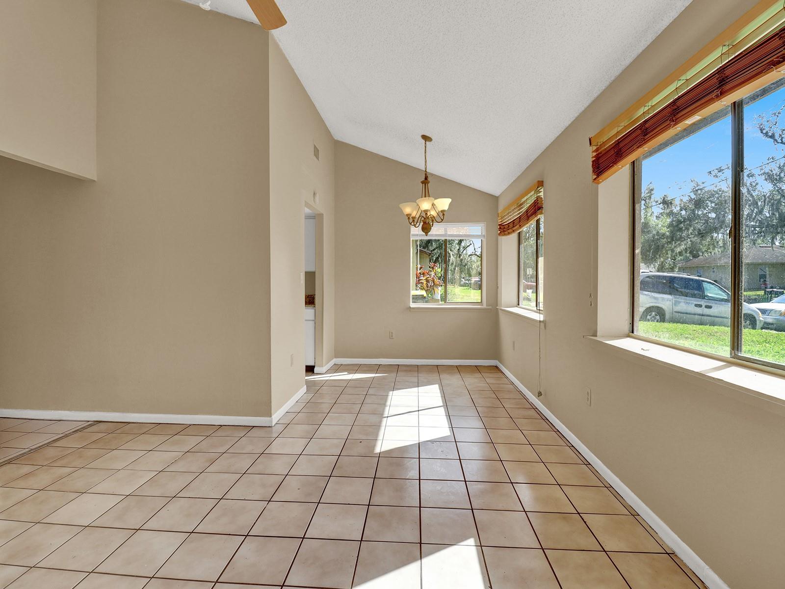 1057 OLD SOUTH DR, LAKELAND, FL, 33811