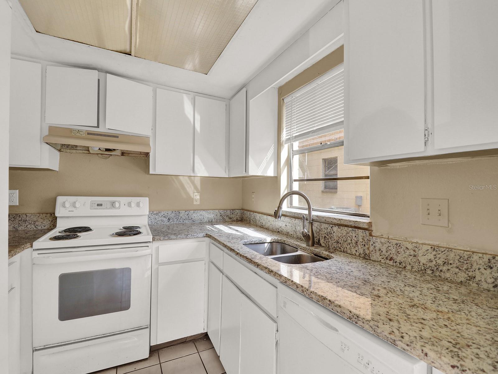 1057 OLD SOUTH DR, LAKELAND, FL, 33811