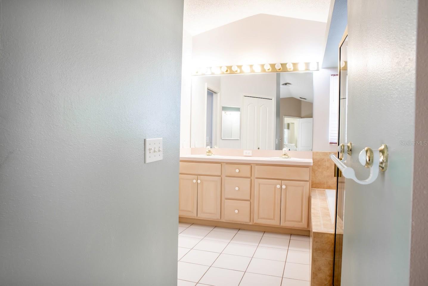 1404 WOODSTREAM DR, OLDSMAR, FL, 34677