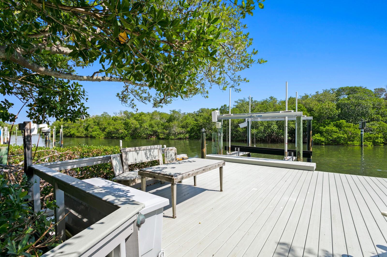 1883 BAYVIEW DR, TIERRA VERDE, FL, 33715