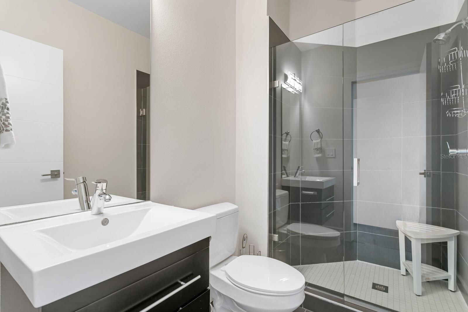 1883 BAYVIEW DR, TIERRA VERDE, FL, 33715