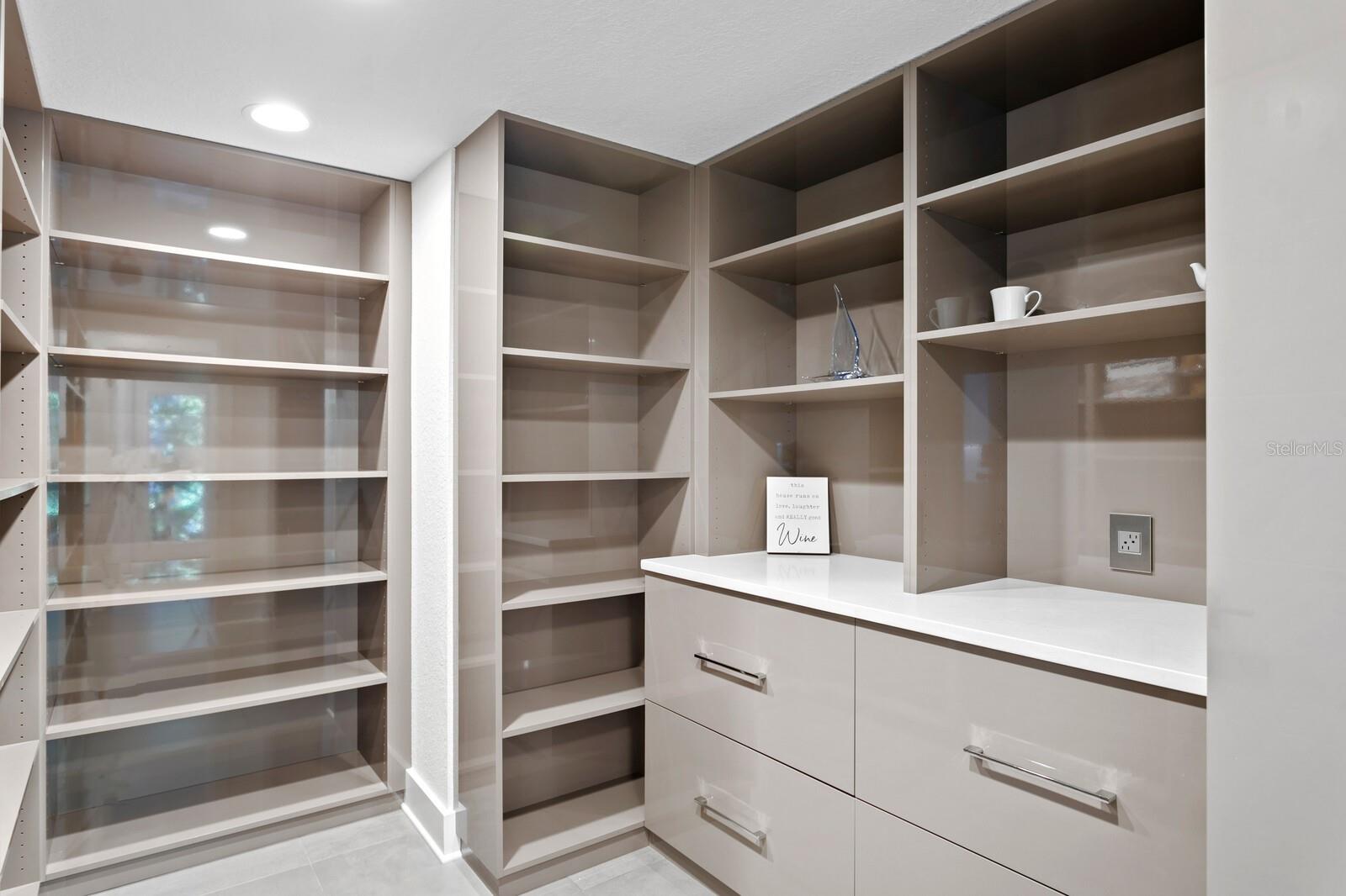 1883 BAYVIEW DR, TIERRA VERDE, FL, 33715