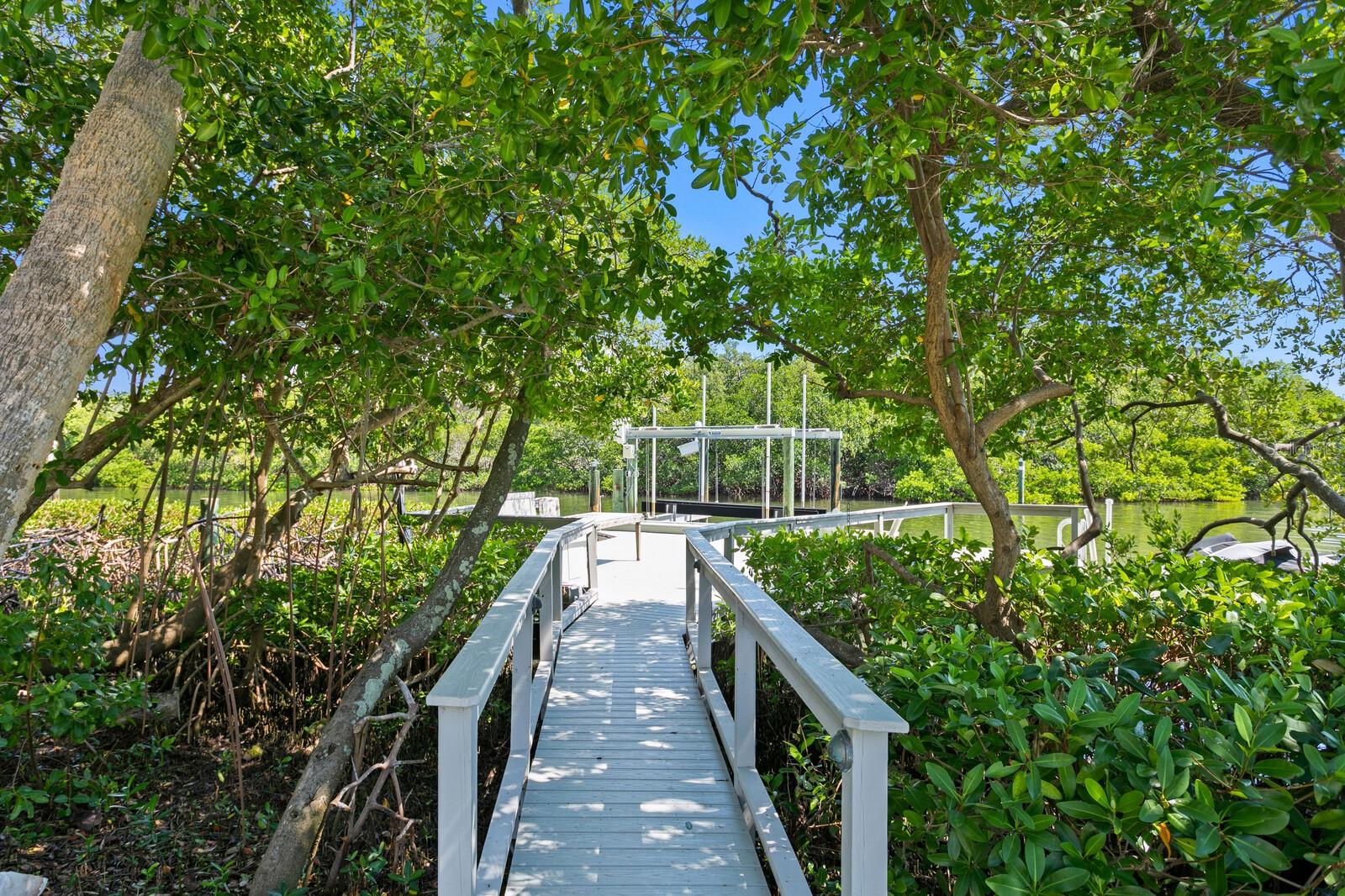 1883 BAYVIEW DR, TIERRA VERDE, FL, 33715