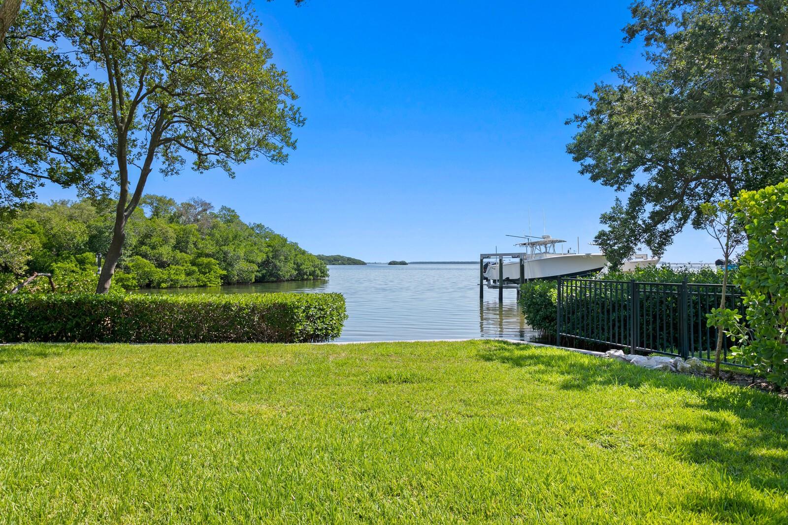 1883 BAYVIEW DR, TIERRA VERDE, FL, 33715