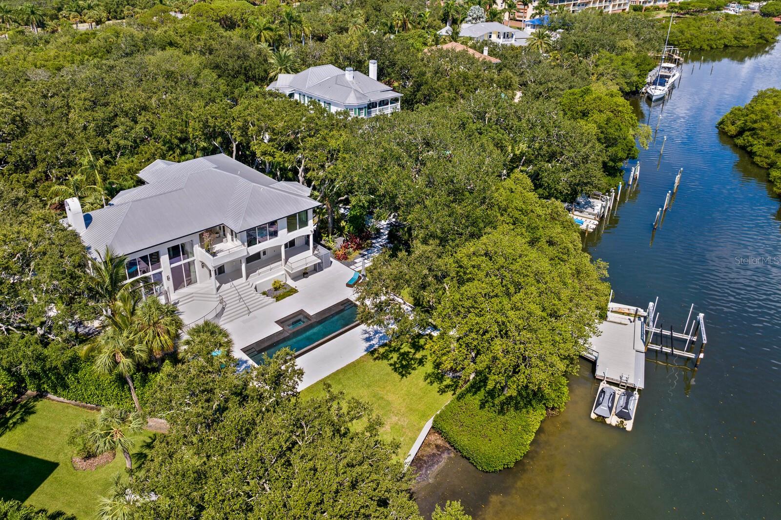 1883 BAYVIEW DR, TIERRA VERDE, FL, 33715