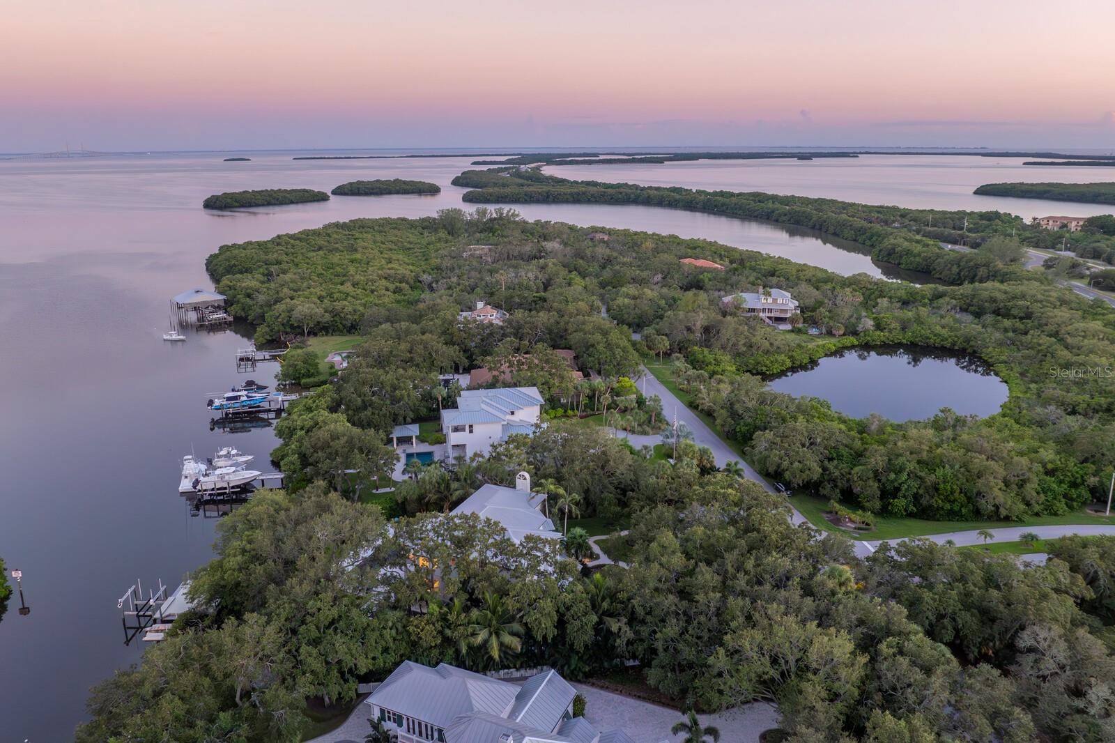 1883 BAYVIEW DR, TIERRA VERDE, FL, 33715