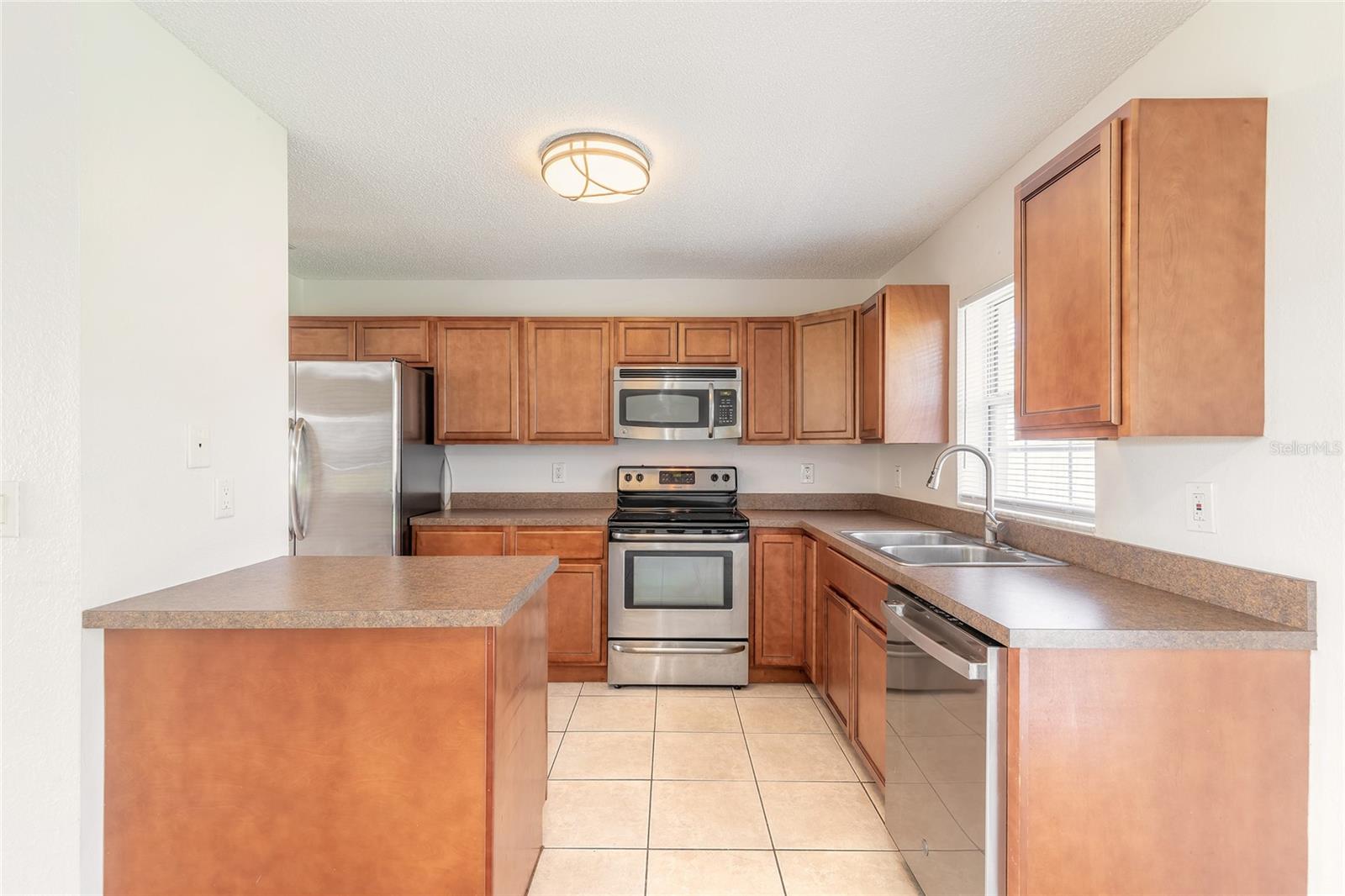2823 QUEEN PALM DR, EDGEWATER, FL, 32141