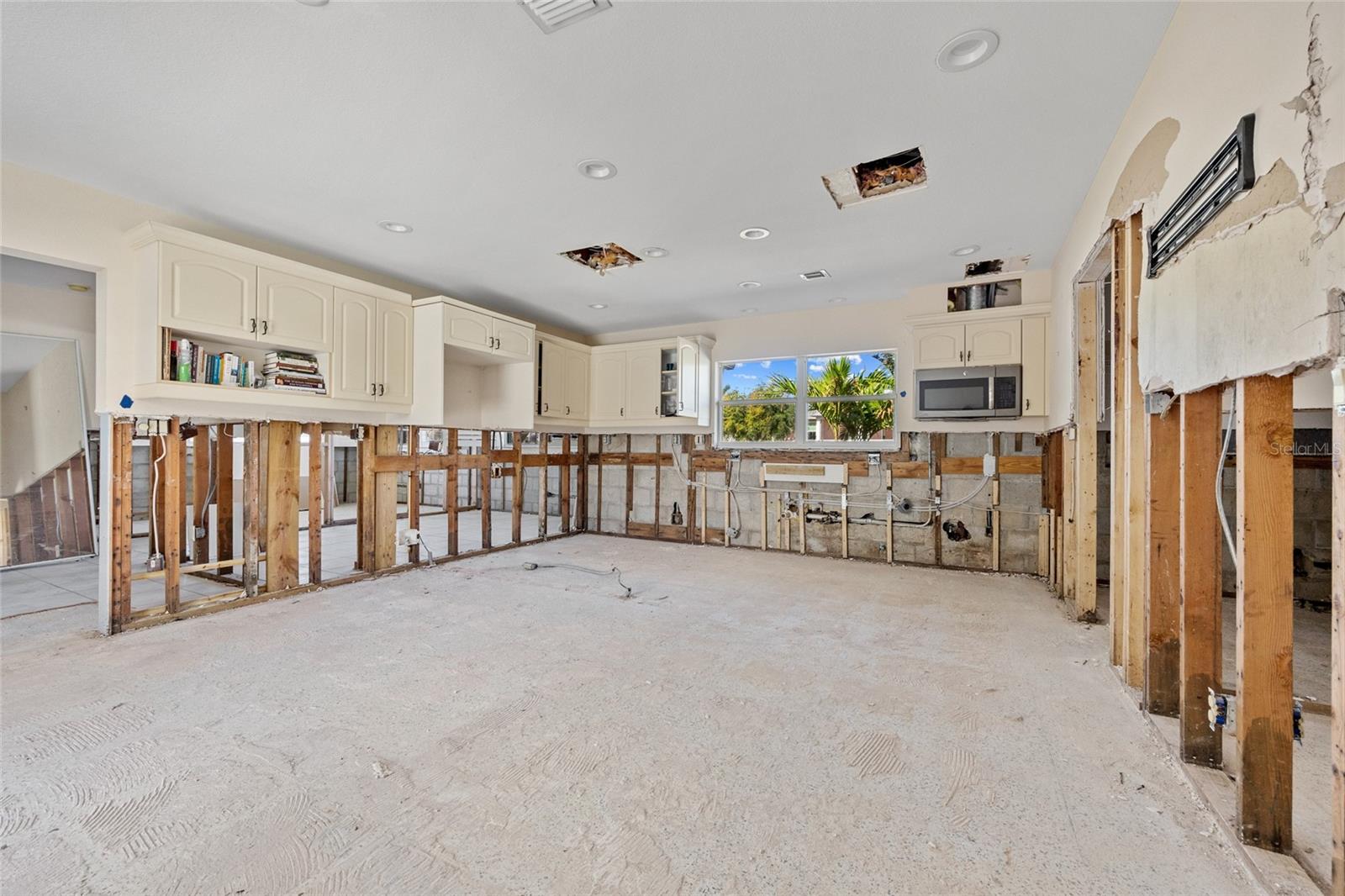 625 W OLYMPIA AVE, PUNTA GORDA, FL, 33950