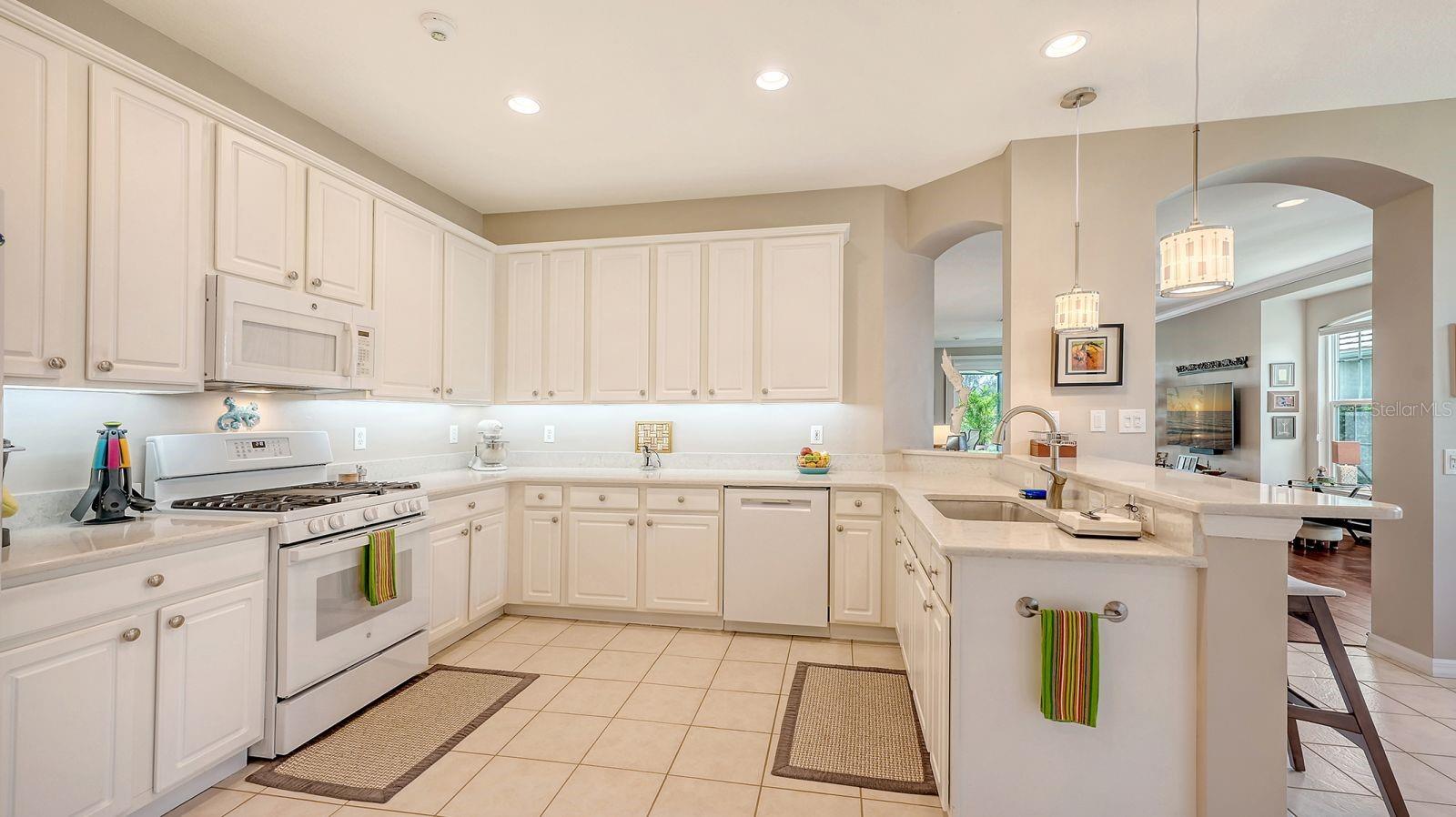 7038 FOUR SEASONS CIR, LAKEWOOD RANCH, FL, 34202