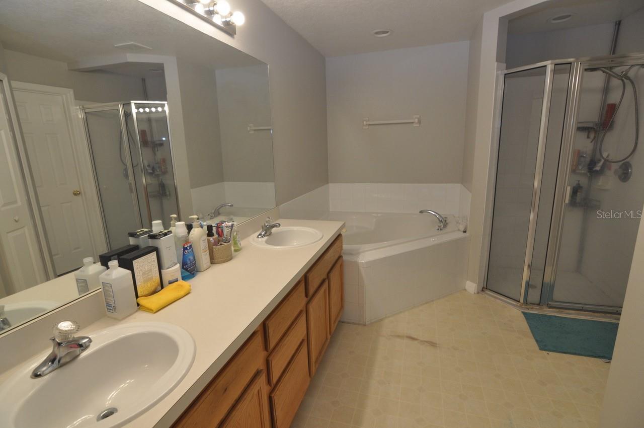 642 LAKE CHARLES DR, DAVENPORT, FL, 33837