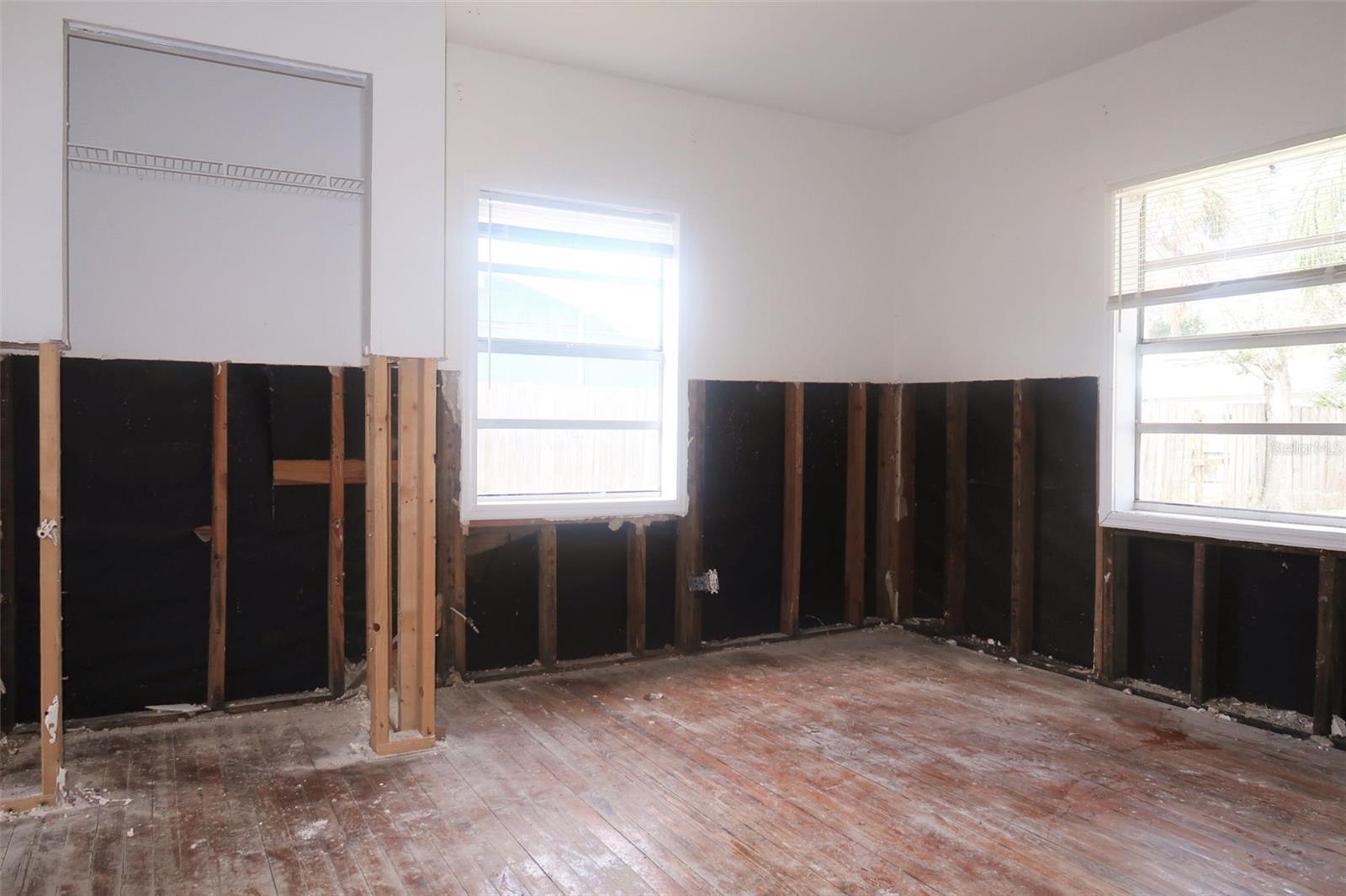 319 80TH AVE NE, ST PETERSBURG, FL, 33702