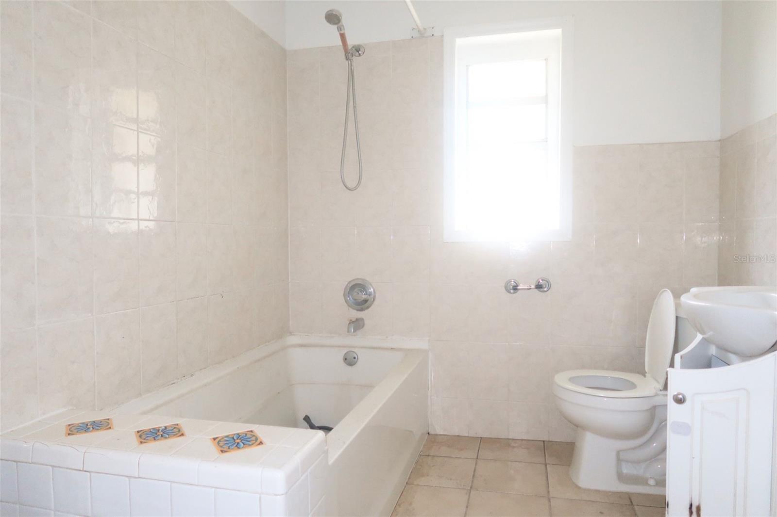 319 80TH AVE NE, ST PETERSBURG, FL, 33702