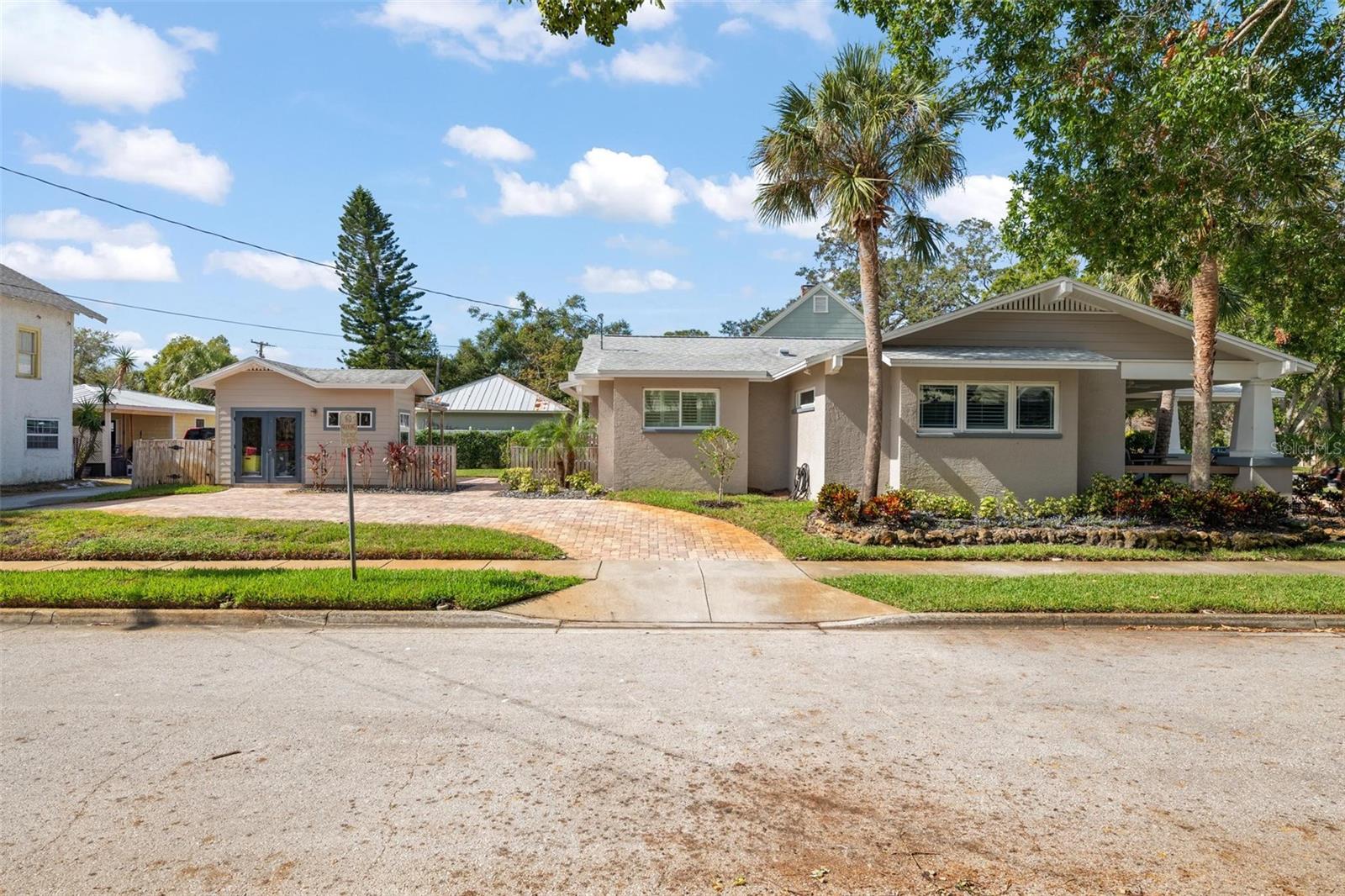 203 S SPRING BLVD, TARPON SPRINGS, FL, 34689