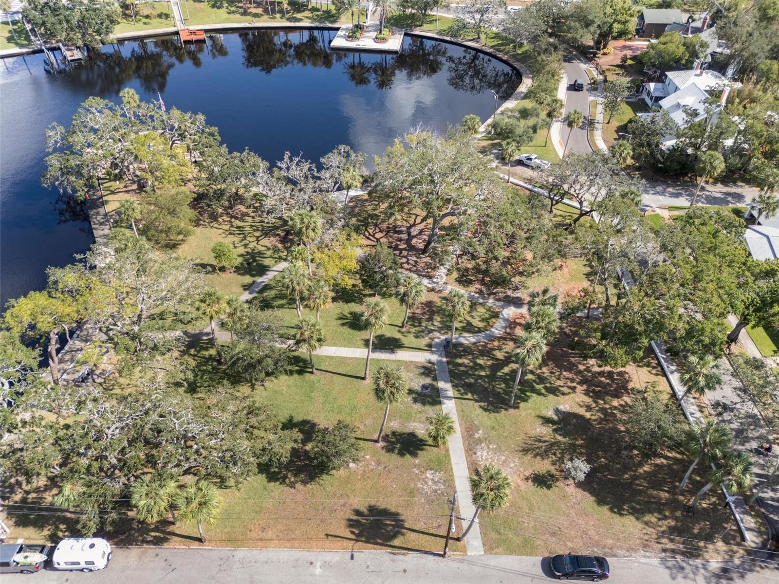 203 S SPRING BLVD, TARPON SPRINGS, FL, 34689