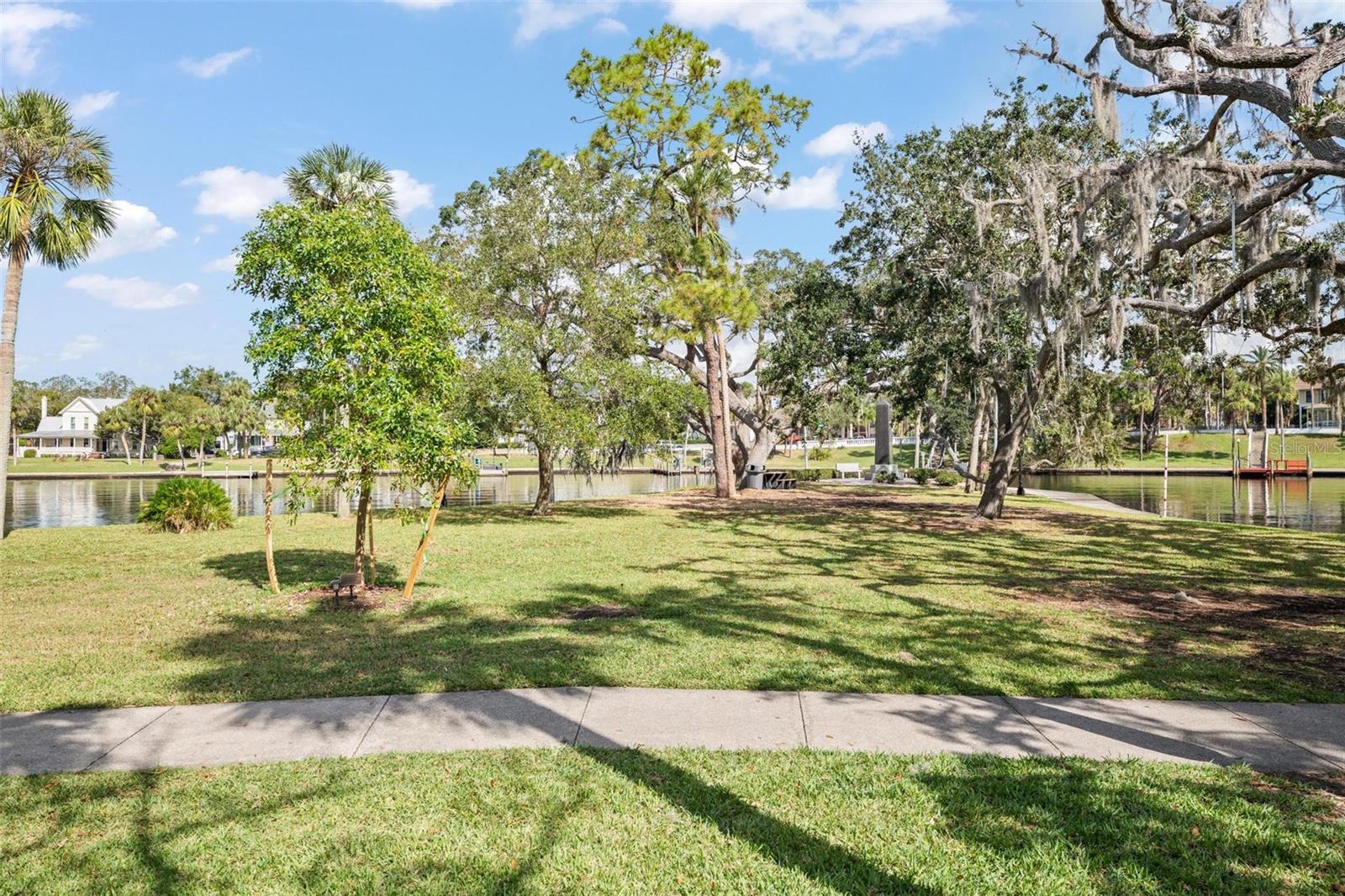 203 S SPRING BLVD, TARPON SPRINGS, FL, 34689