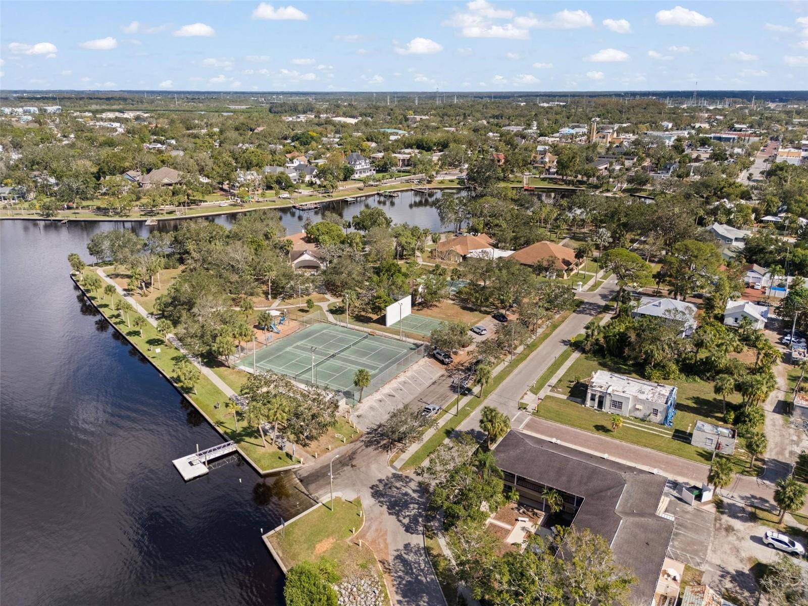 203 S SPRING BLVD, TARPON SPRINGS, FL, 34689