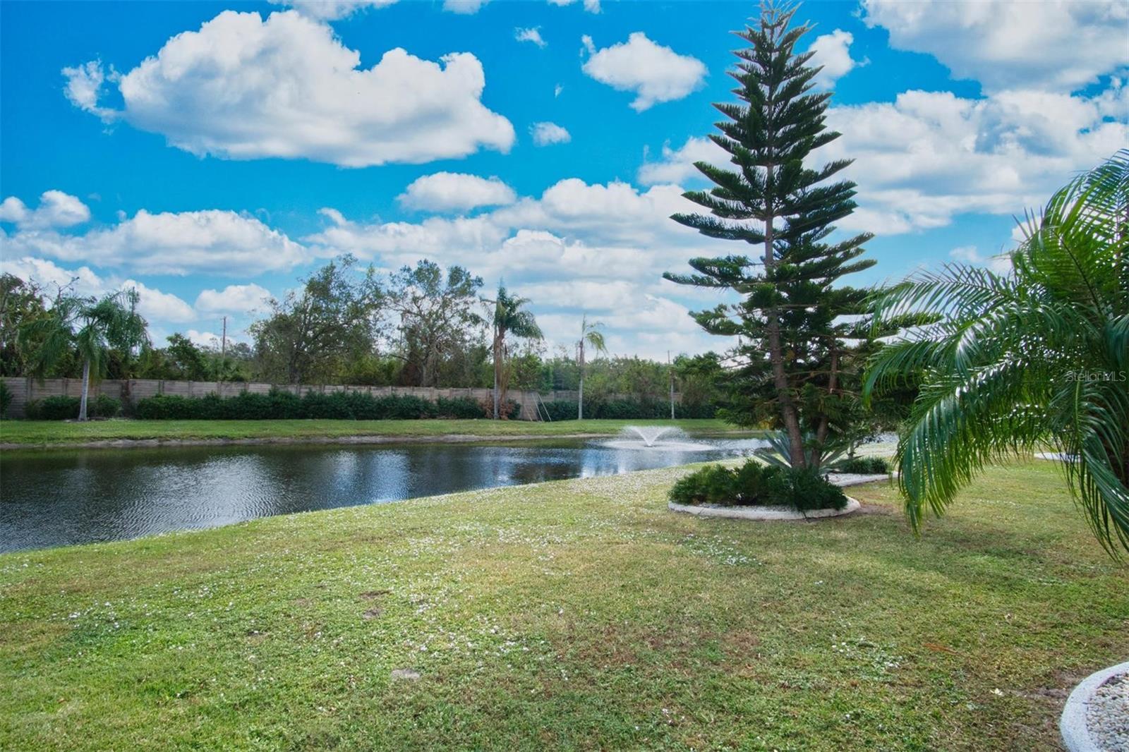 1647 EMERALD DUNES DR, SUN CITY CENTER, FL, 33573