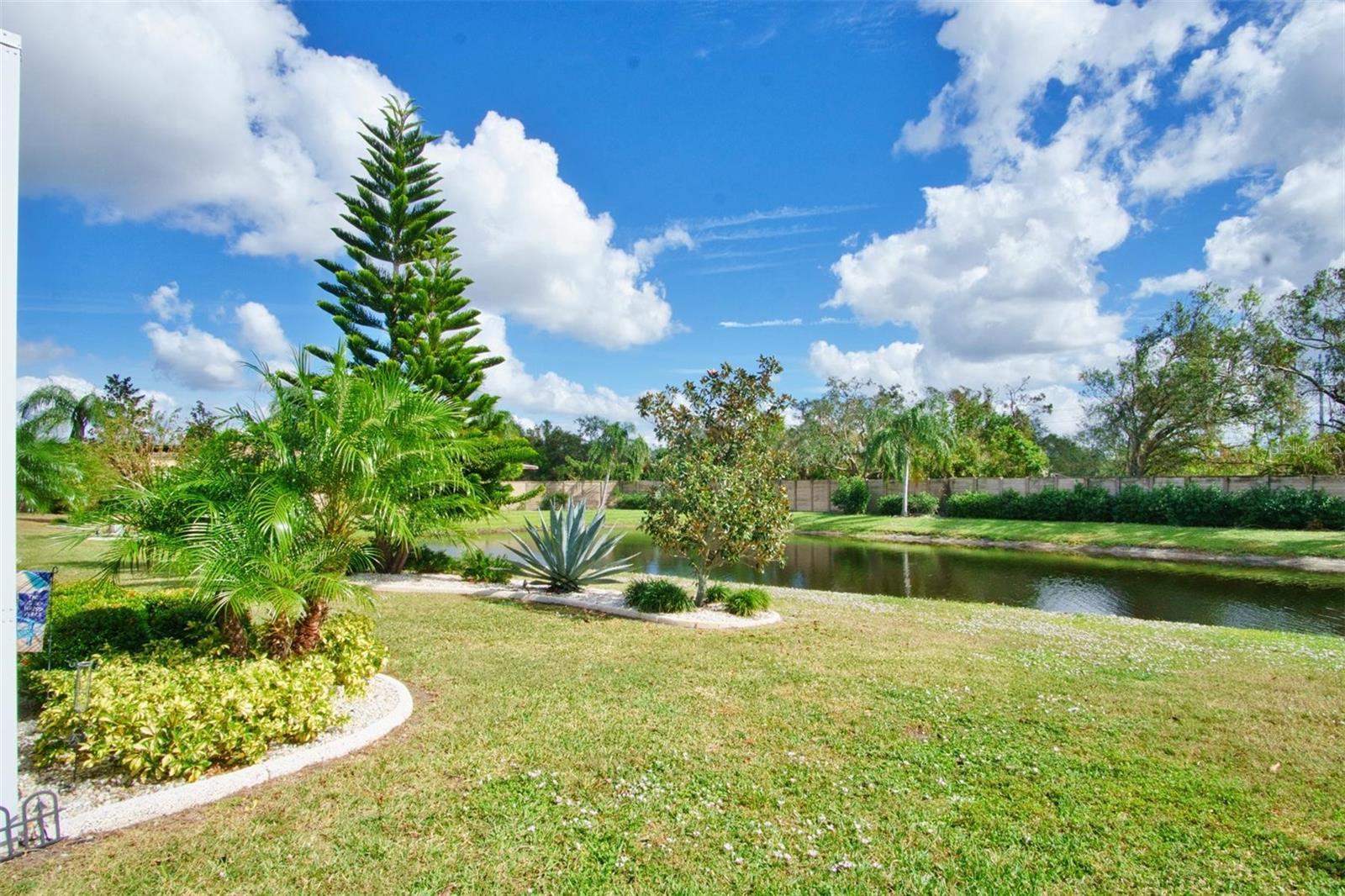 1647 EMERALD DUNES DR, SUN CITY CENTER, FL, 33573