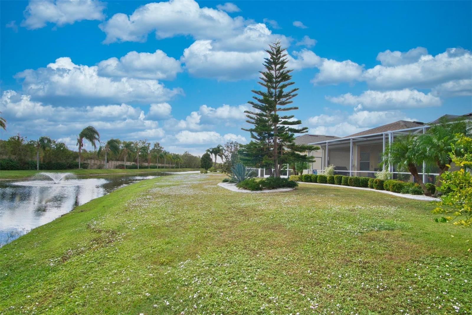 1647 EMERALD DUNES DR, SUN CITY CENTER, FL, 33573