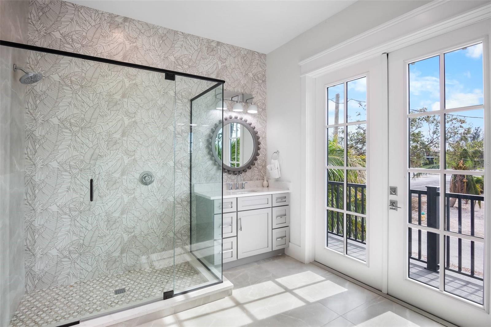 243 S HARBOR DR, HOLMES BEACH, FL, 34217
