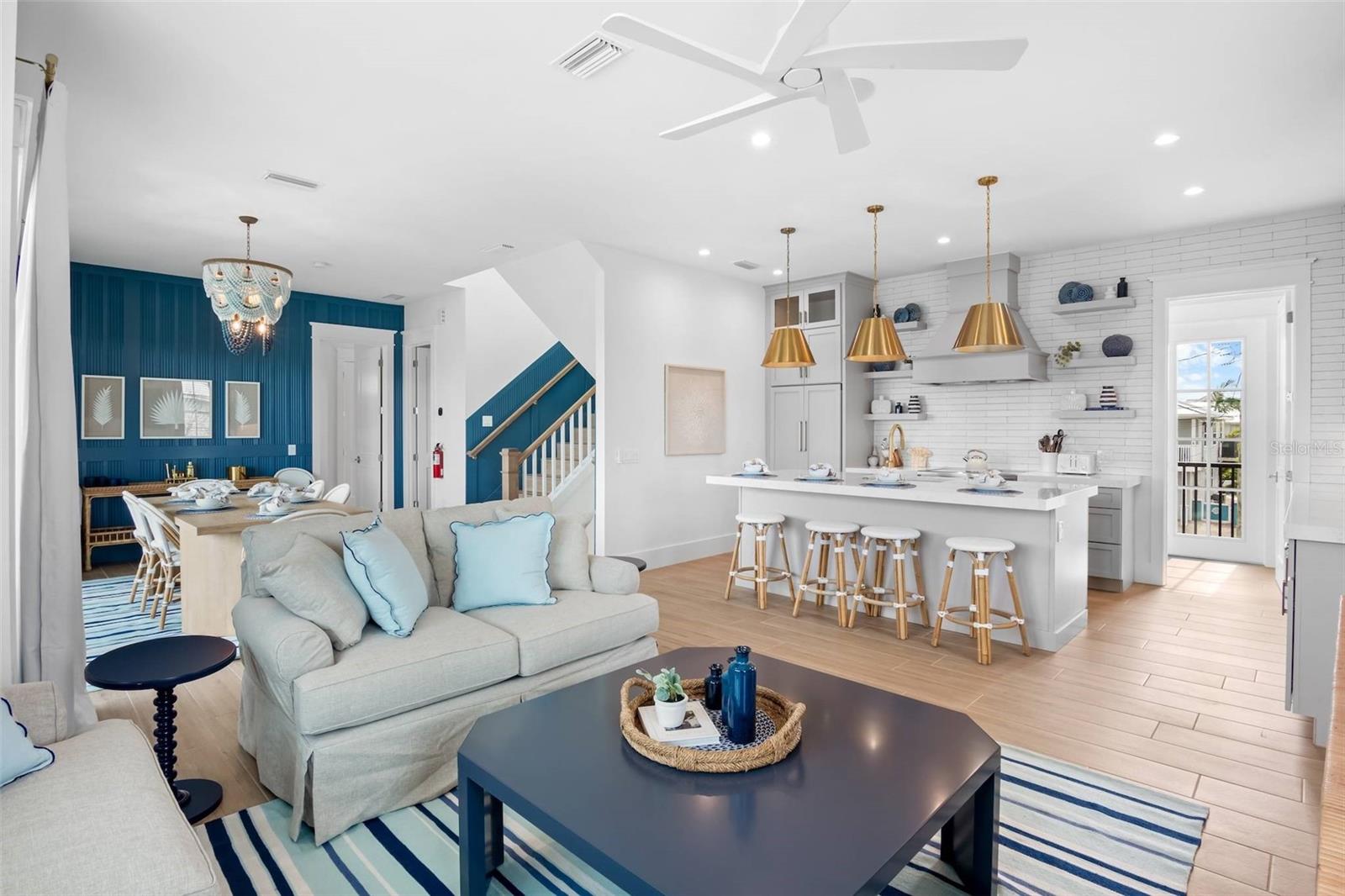 243 S HARBOR DR, HOLMES BEACH, FL, 34217