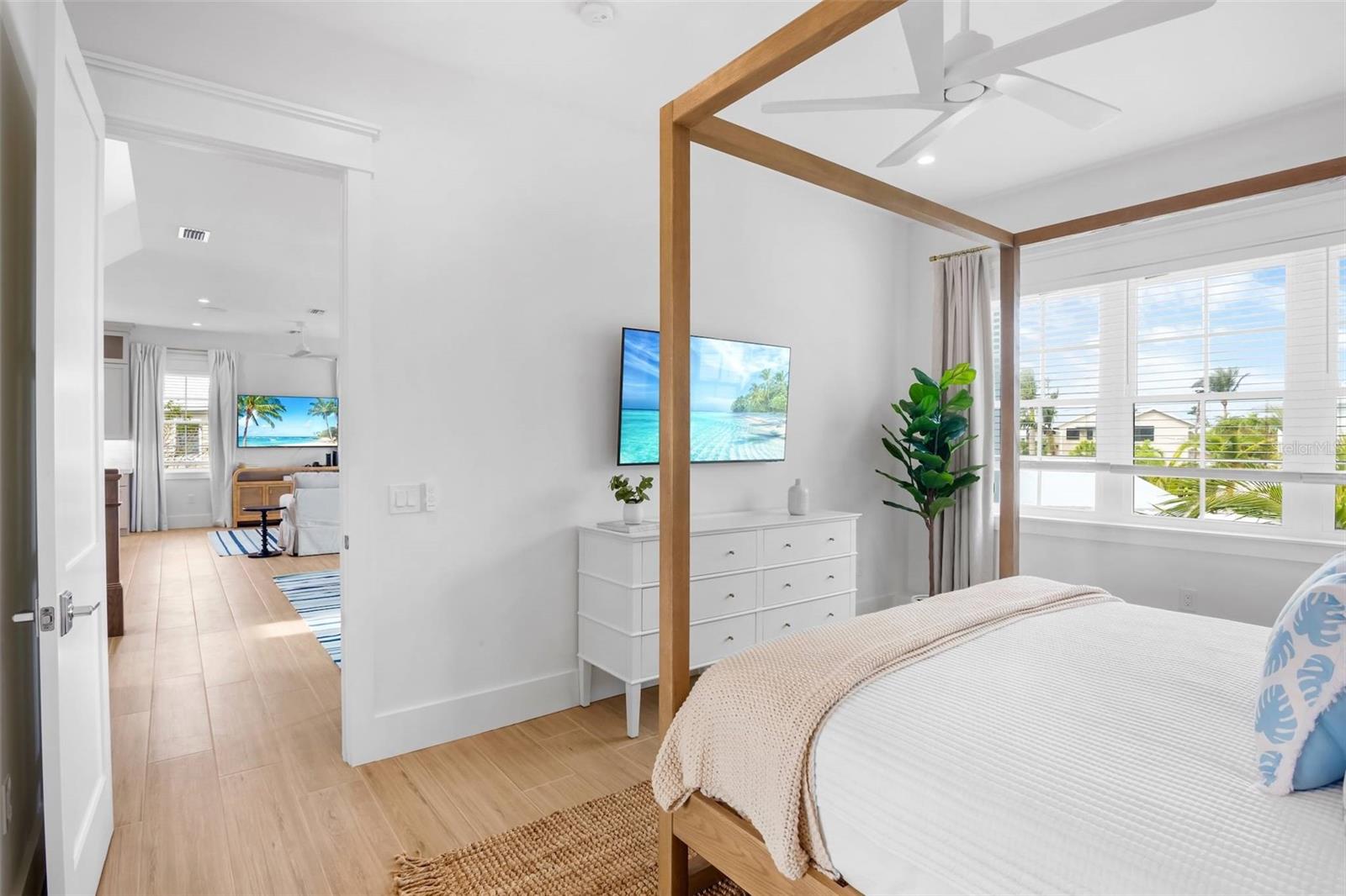 243 S HARBOR DR, HOLMES BEACH, FL, 34217