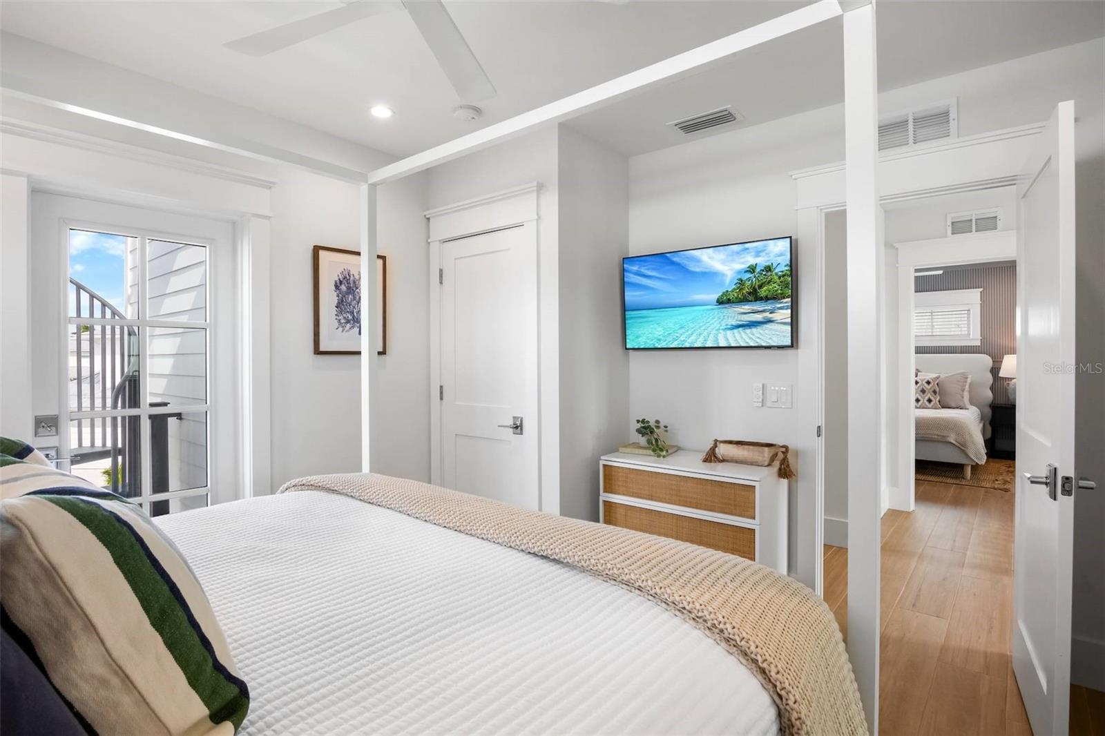243 S HARBOR DR, HOLMES BEACH, FL, 34217