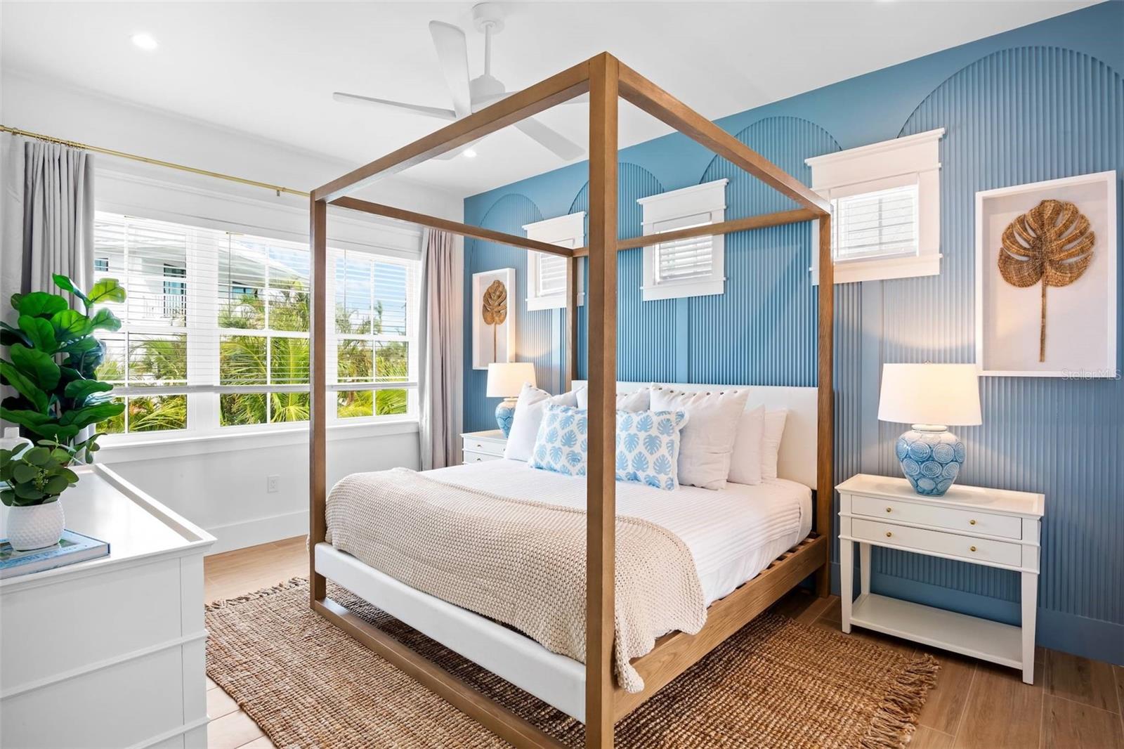 243 S HARBOR DR, HOLMES BEACH, FL, 34217