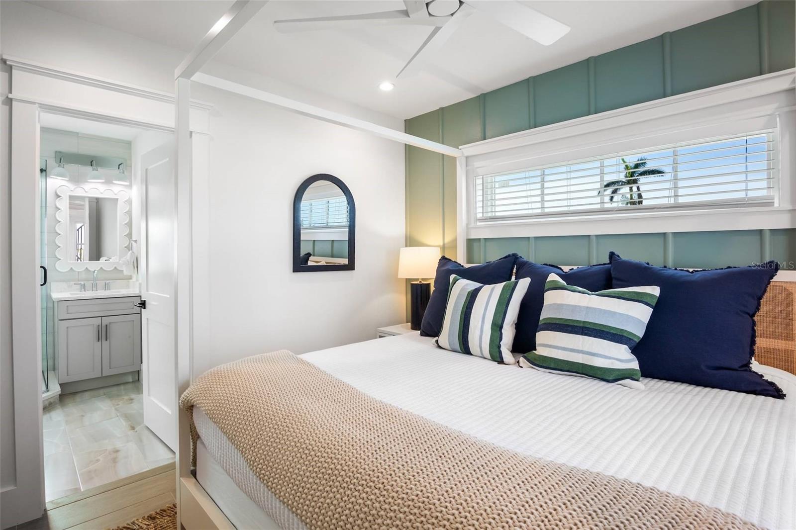 243 S HARBOR DR, HOLMES BEACH, FL, 34217