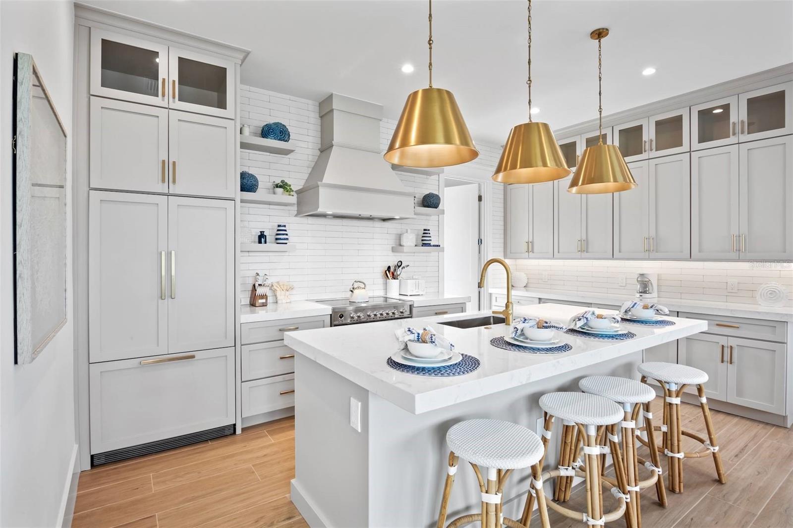 243 S HARBOR DR, HOLMES BEACH, FL, 34217