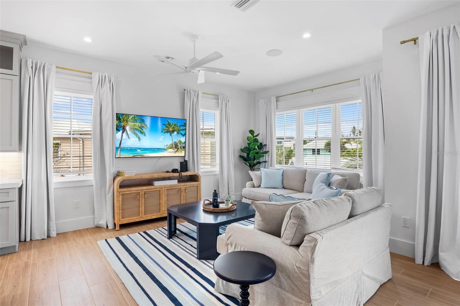243 S HARBOR DR, HOLMES BEACH, FL, 34217