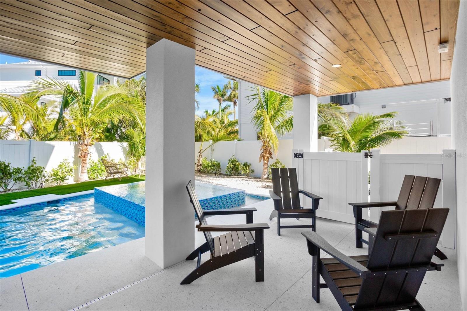 243 S HARBOR DR, HOLMES BEACH, FL, 34217