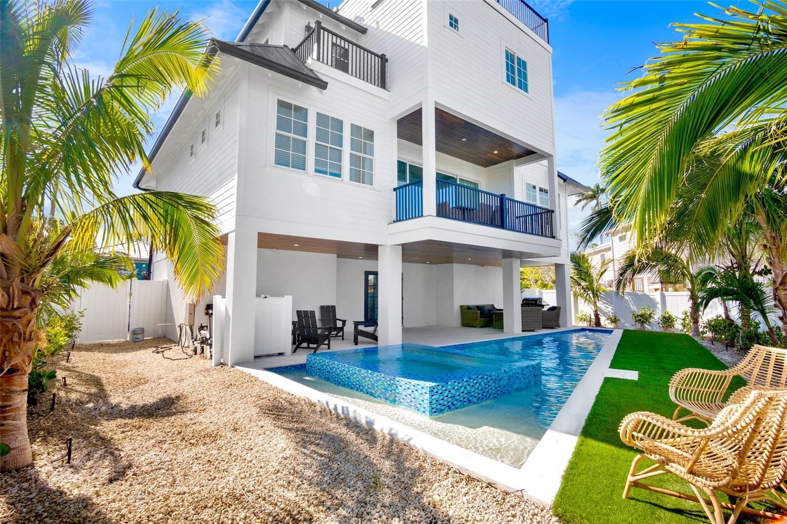 243 S HARBOR DR, HOLMES BEACH, FL, 34217